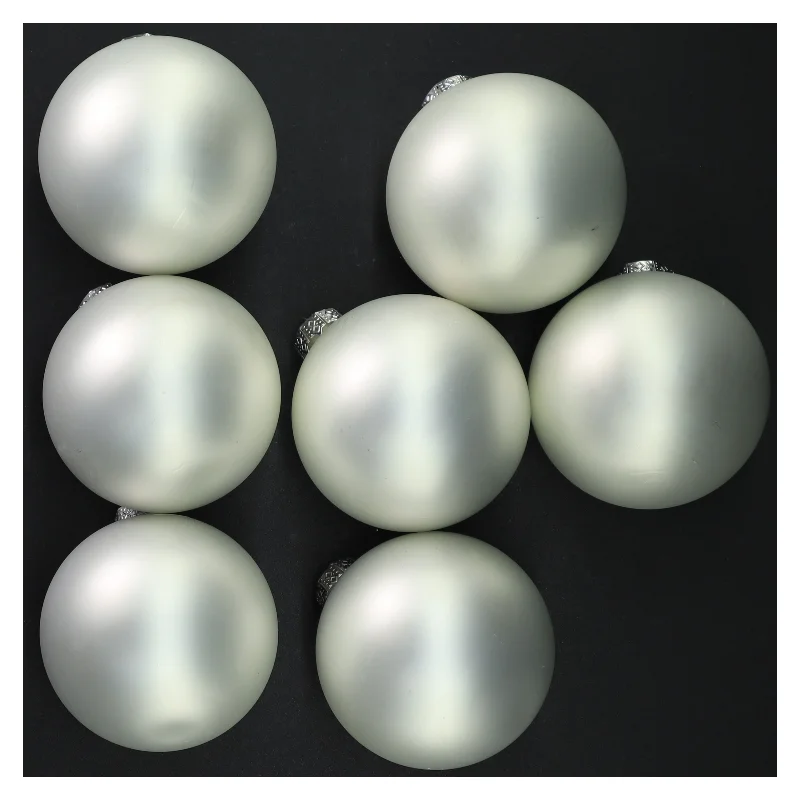 Hvide juletræskugler