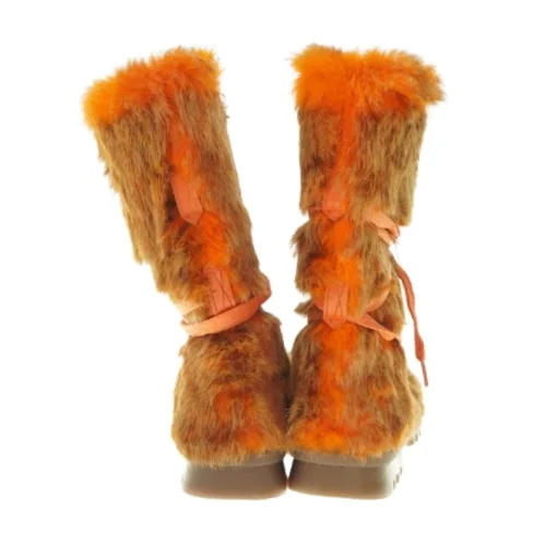 Nye ..Støvler der får smilet frem i gadebilledet ….Støvler af kaninskind Nye 