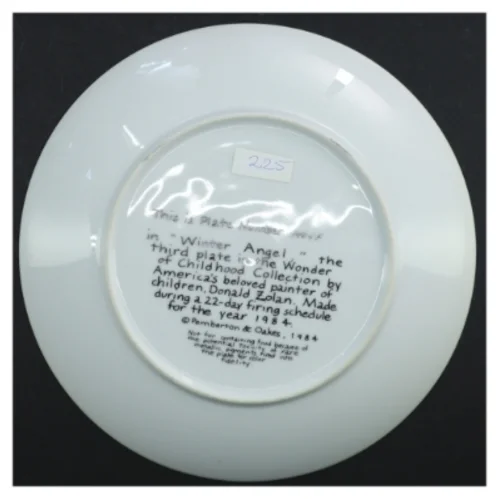 Dekorativ porcelænstallerken fra Pemperton & Oates (str. 22 cm)