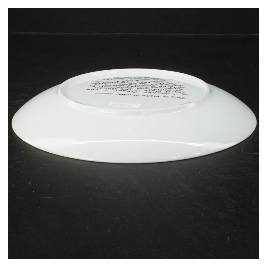 Dekorativ porcelænstallerken fra Pemperton & Oates (str. 22 cm)