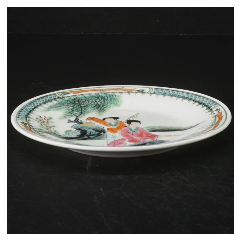 Dekorativ kinesisk porcelænstallerken (str. 15,5 cm)