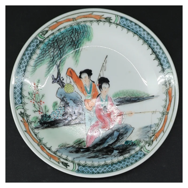 Dekorativ kinesisk porcelænstallerken (str. 15,5 cm)