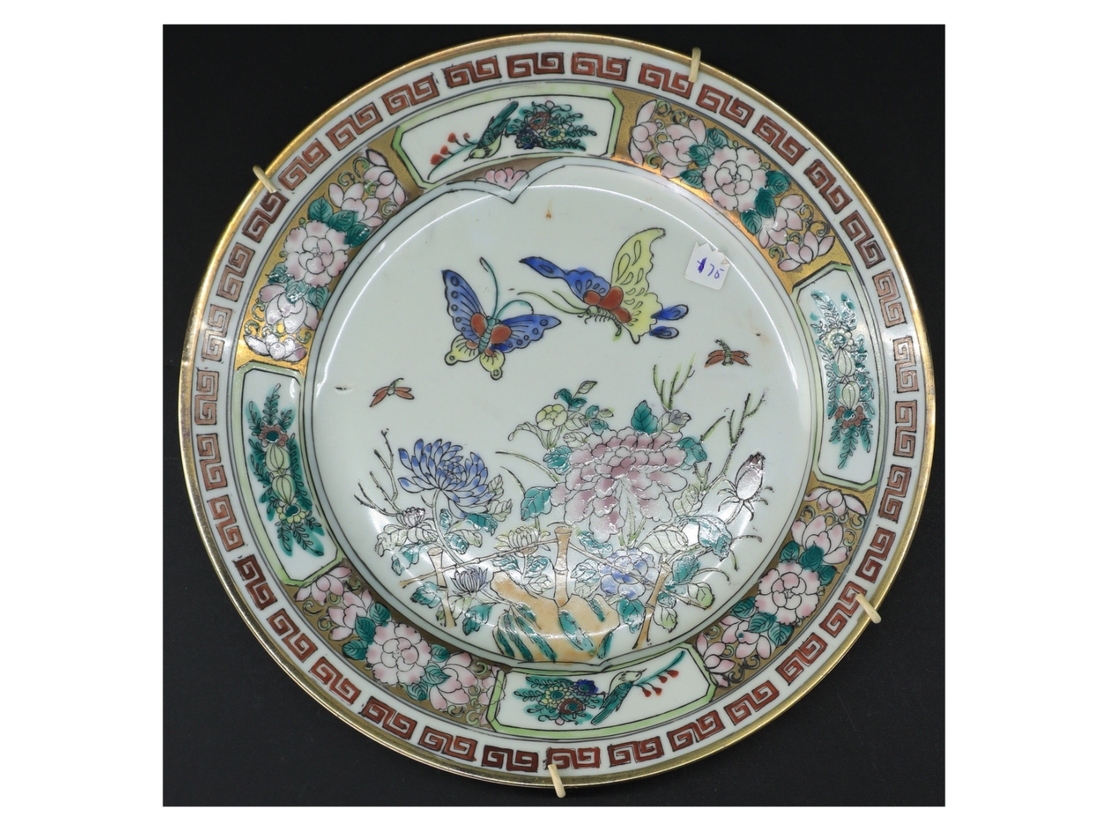 Orientalsk Dekorativ porcelænstallerken med blomster og insektmotiv (str. 26 cm)