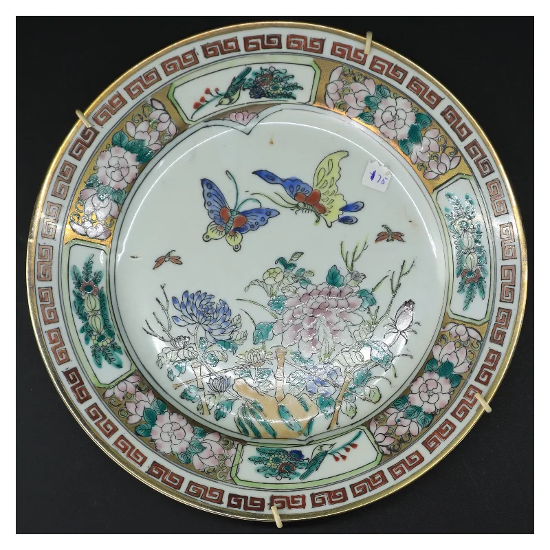 Orientalsk Dekorativ porcelænstallerken med blomster og insektmotiv (str. 26 cm)