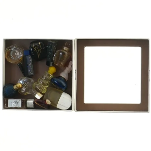 Samling af miniatureparfumer (str. 14,5x14,5 cm)