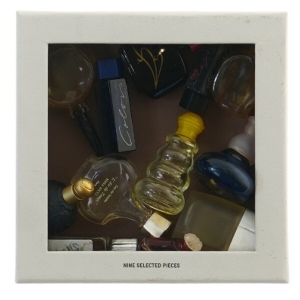 Samling af miniatureparfumer (str. 14,5x14,5 cm)