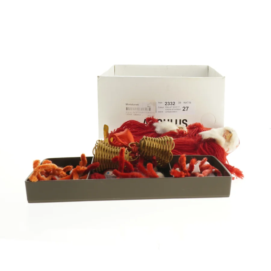 Gammel Julspynt  9 stk gammel glaspynt samt nisser.