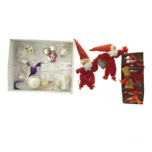 Gammel Julspynt  9 stk gammel glaspynt samt nisser.