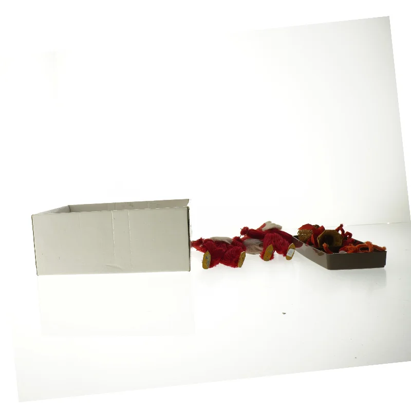 Gammel Julspynt  9 stk gammel glaspynt samt nisser.