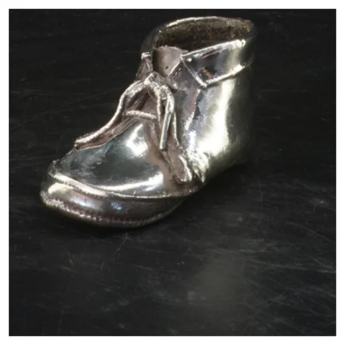 Børnesko af sølv (str. 6x11,5 cm)