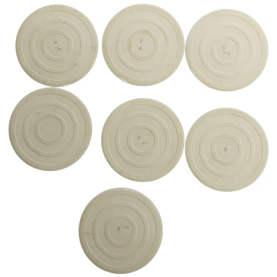 Dekorative håndmalede smørbrikse med svampemotiver (str. 7 stk Ø 15,5 cm)