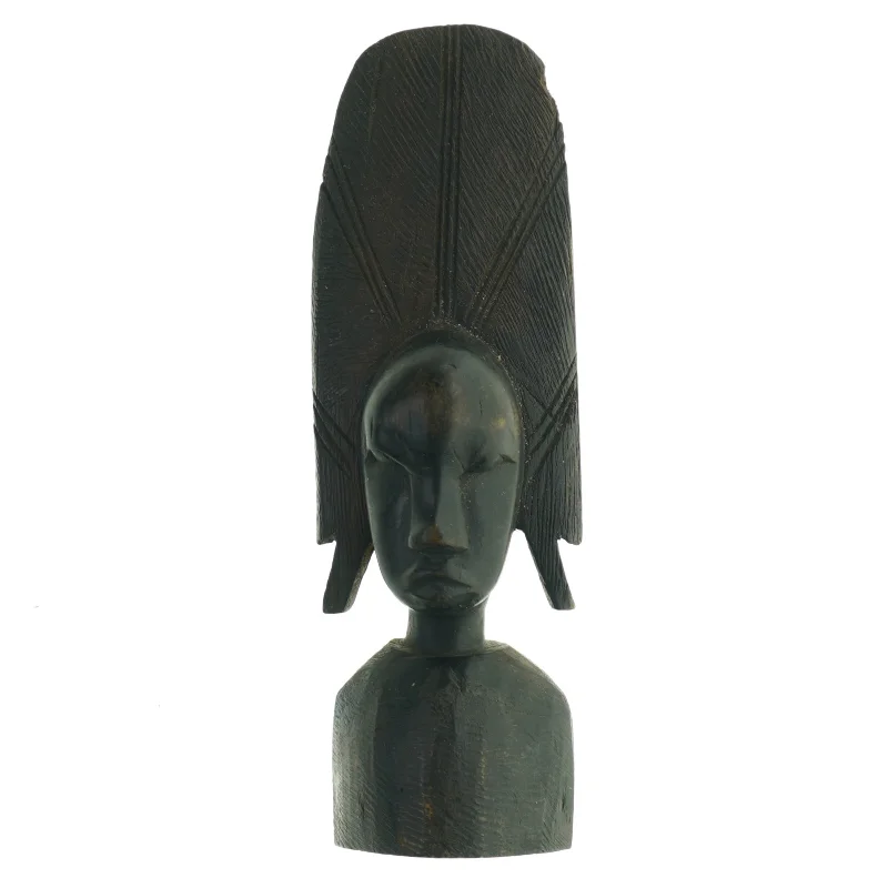 Træskulptur af figur (str. 25 x 8 cm)