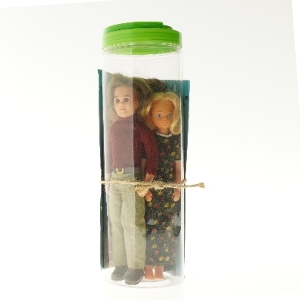 Brio Dukkefamilie  i plastikbeholder (str. 31 cm)