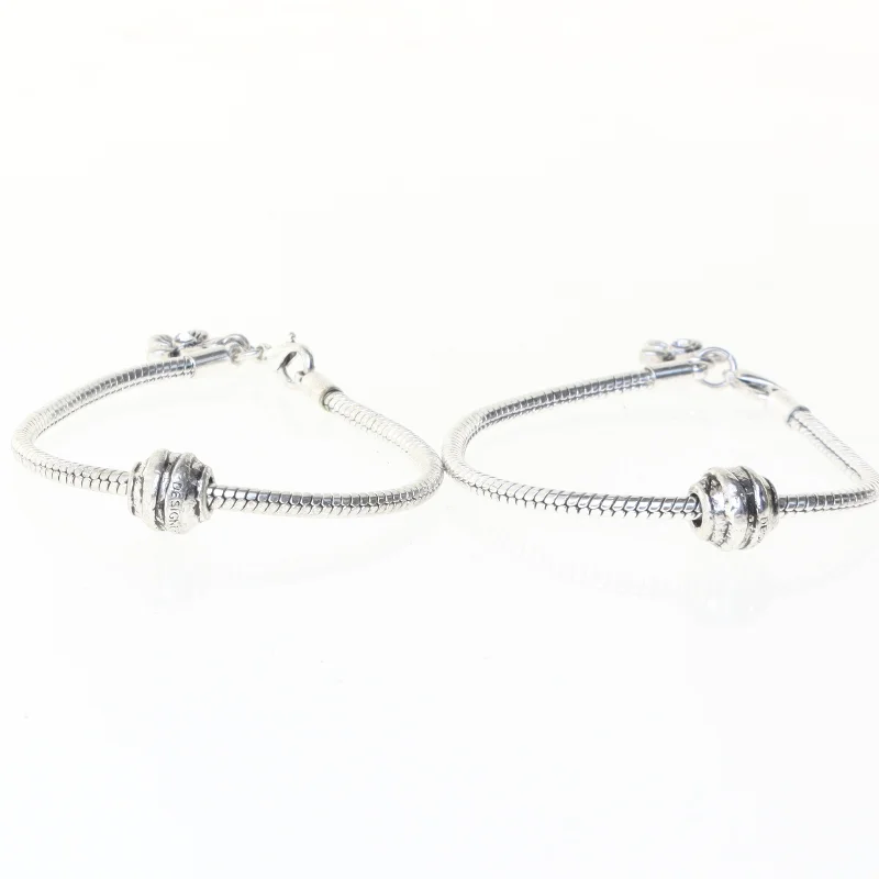 To armbånd med blomstervedhæng (str. 2 stk 17,5 cm)