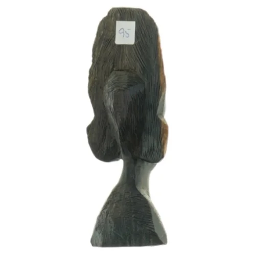 Træskulptur af figur (str. 13 x 6 cm)