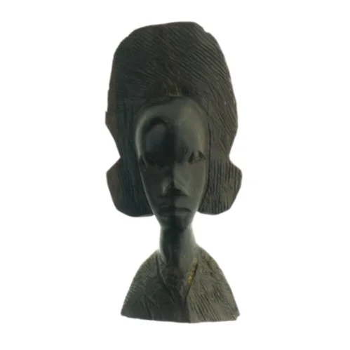 Træskulptur af figur (str. 13 x 6 cm)