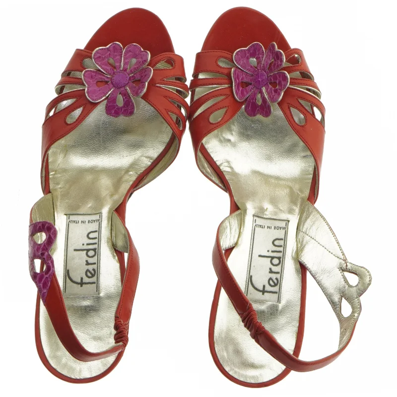 Røde høje hæle med blomsterdetaljer fra Ferdin (str. 36 )