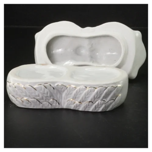 Skålr med reliefdekor