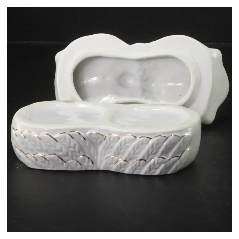 Skålr med reliefdekor