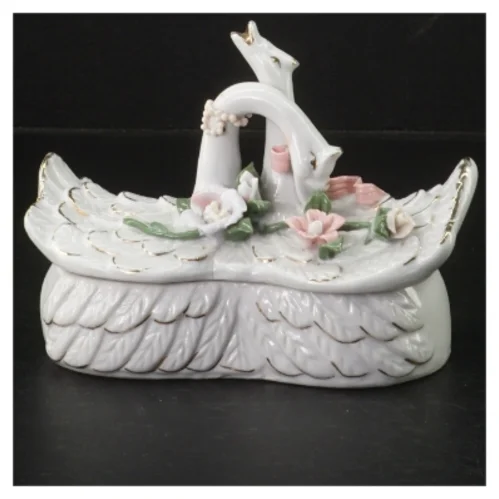 Skålr med reliefdekor