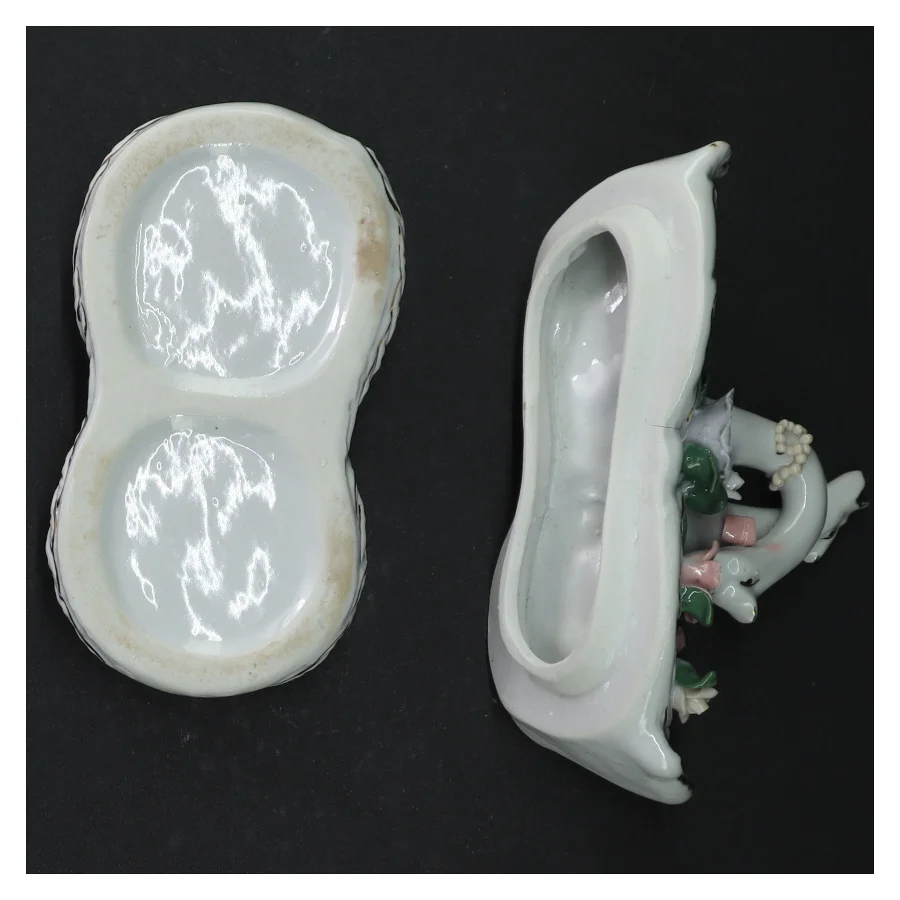 Skålr med reliefdekor