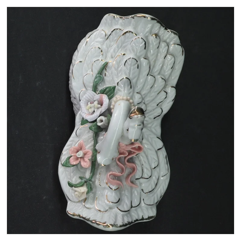 Skålr med reliefdekor