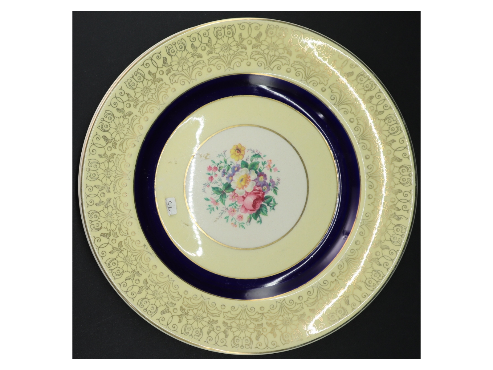 Porcelænstallerkener med mønster