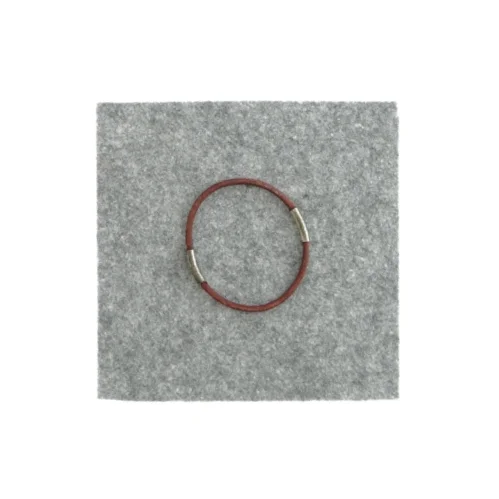 Armbånd i læder -  cirka 7cm i diameter