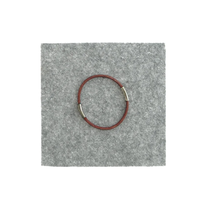 Armbånd i læder -  cirka 7cm i diameter