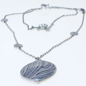 Halskæde med vedhæng (str. 84 cm)