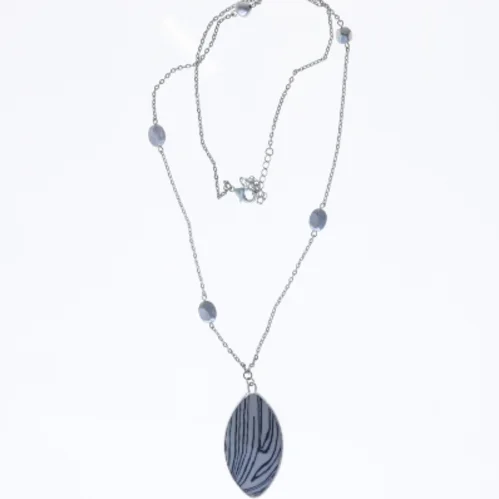 Halskæde med vedhæng (str. 84 cm)