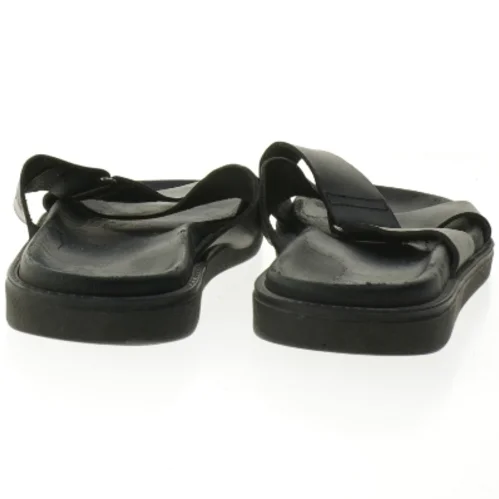 Sorte sandaler (str. 39 )