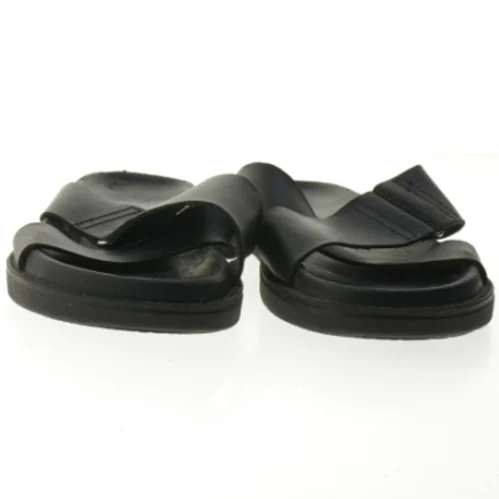 Sorte sandaler (str. 39 )