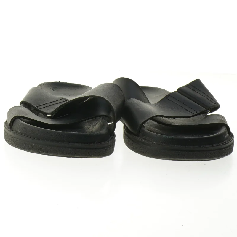 Sorte sandaler (str. 39 )