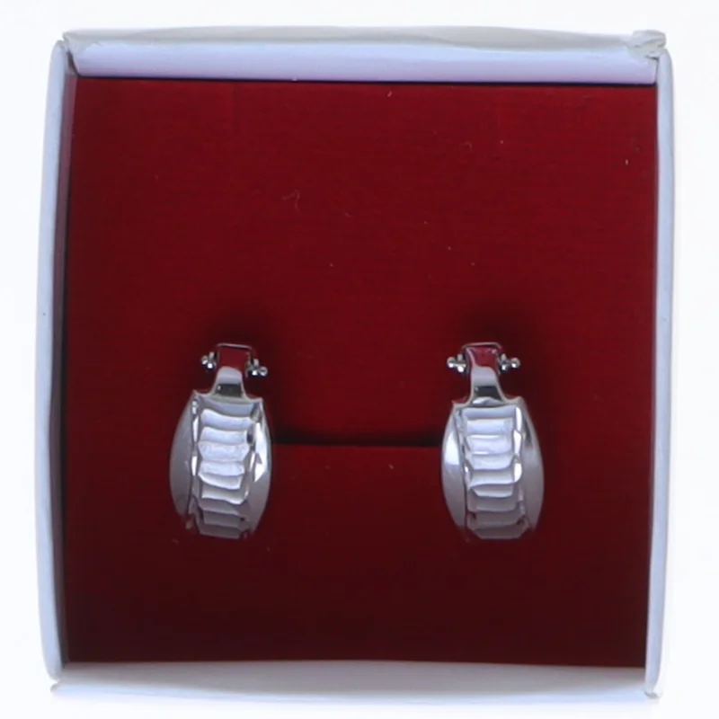 Sølv øreringe med æske (str. 1 cm)