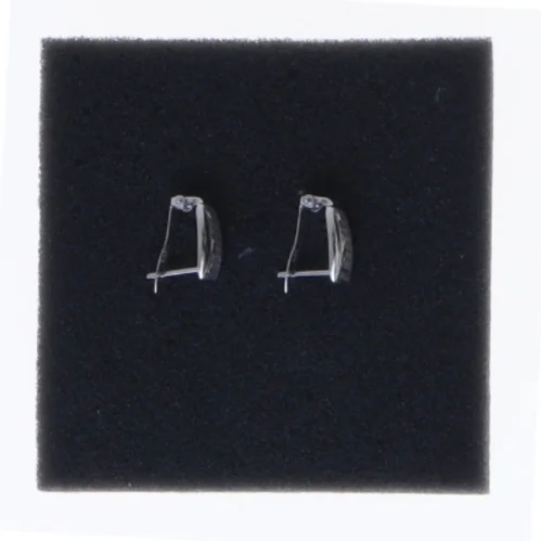 Sølv øreringe med æske (str. 1 cm)