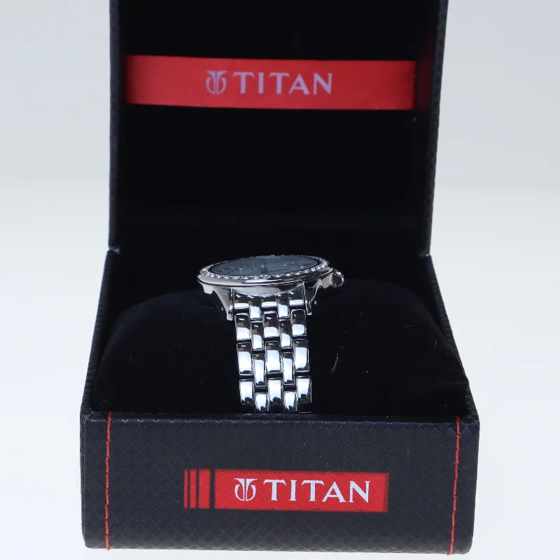 Titan ur med sekundviser fra Titan (str. Ø 9 mm)