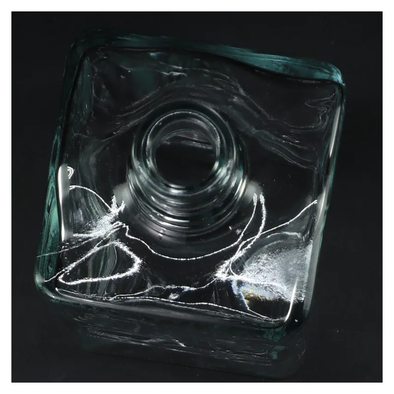 Glasflaske med indgravering (str. 20,5 cm)