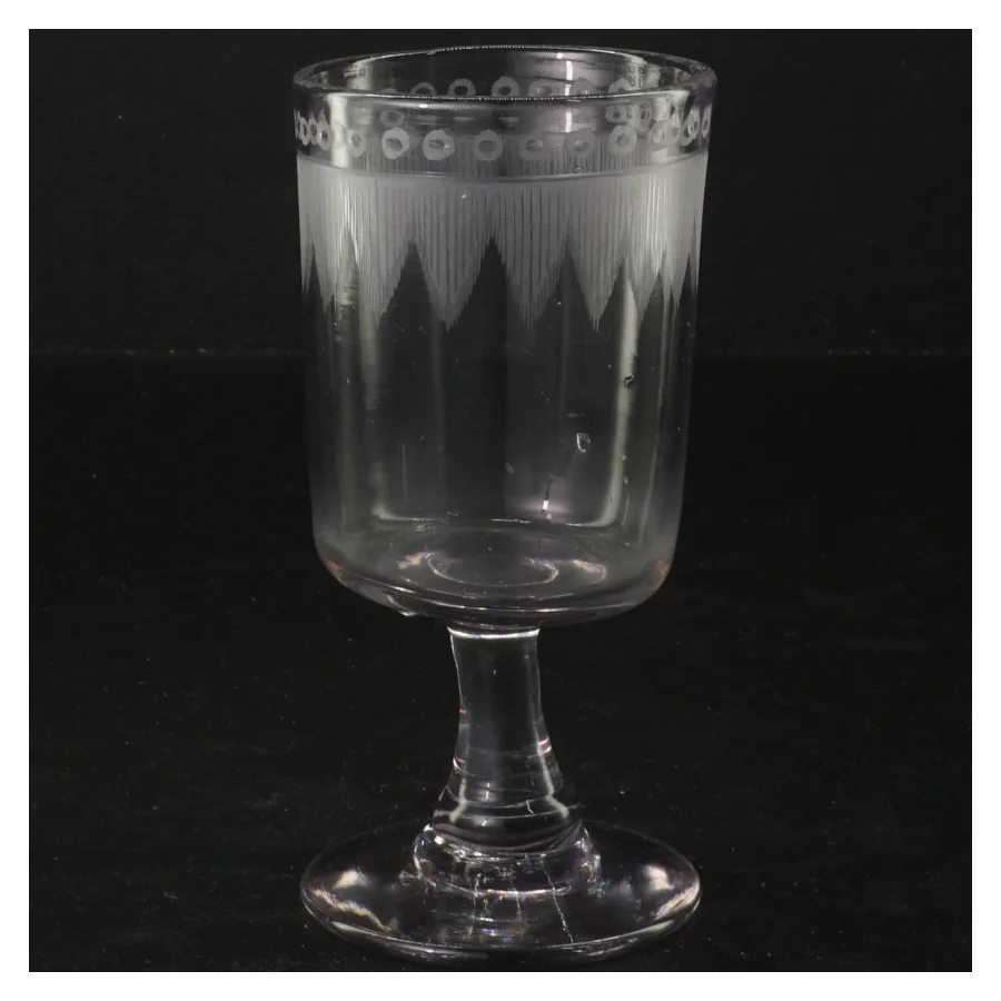 Glas med mønster (str. 13,5 cm)
