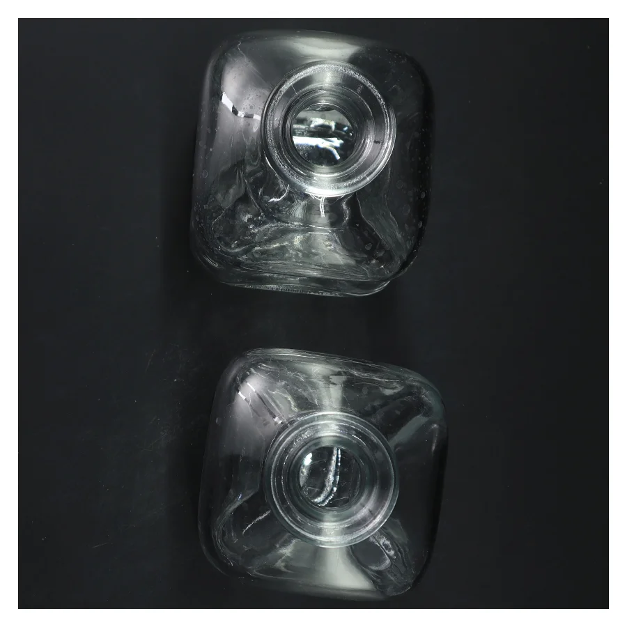 Glasflasker med skrift fra Ziegler (str. 17,5 cm)