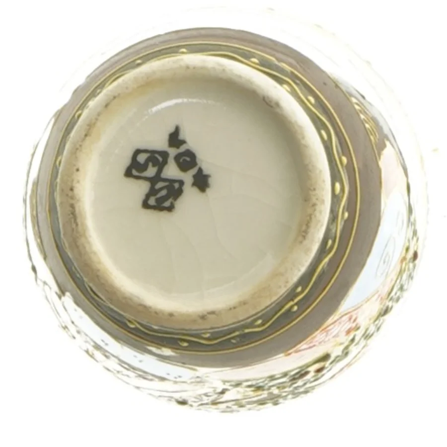 Dekorativ vase med figurer (str. 9 cm)