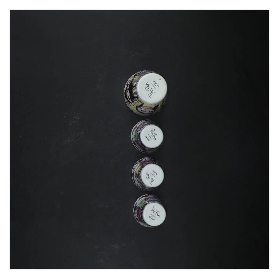 Sæt af fire kaffekrus med kunstnerisk design fra Aida (str. 5 og 8,5 cm)