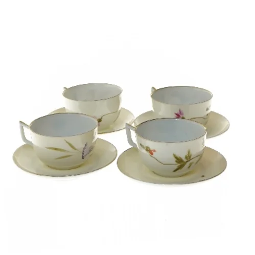 Sæt med 4 porcelænskopper og underkopper (str. Ø 13,5 og 5,5xØ 9 cm)