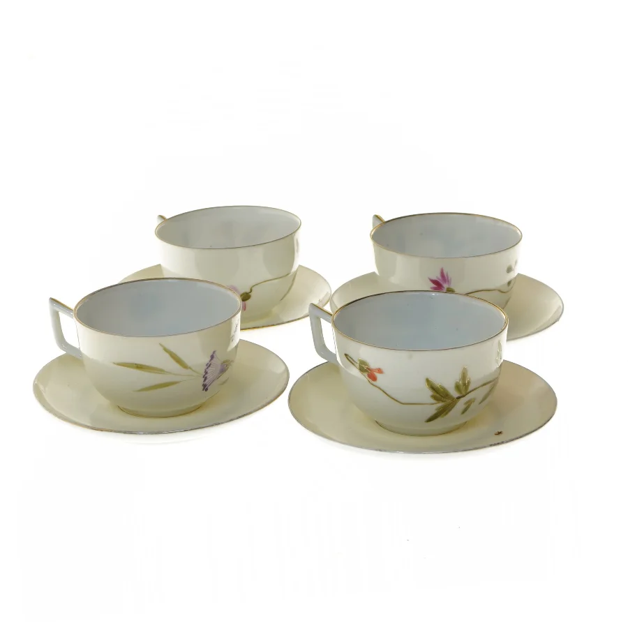 Sæt med 4 porcelænskopper og underkopper (str. Ø 13,5 og 5,5xØ 9 cm)