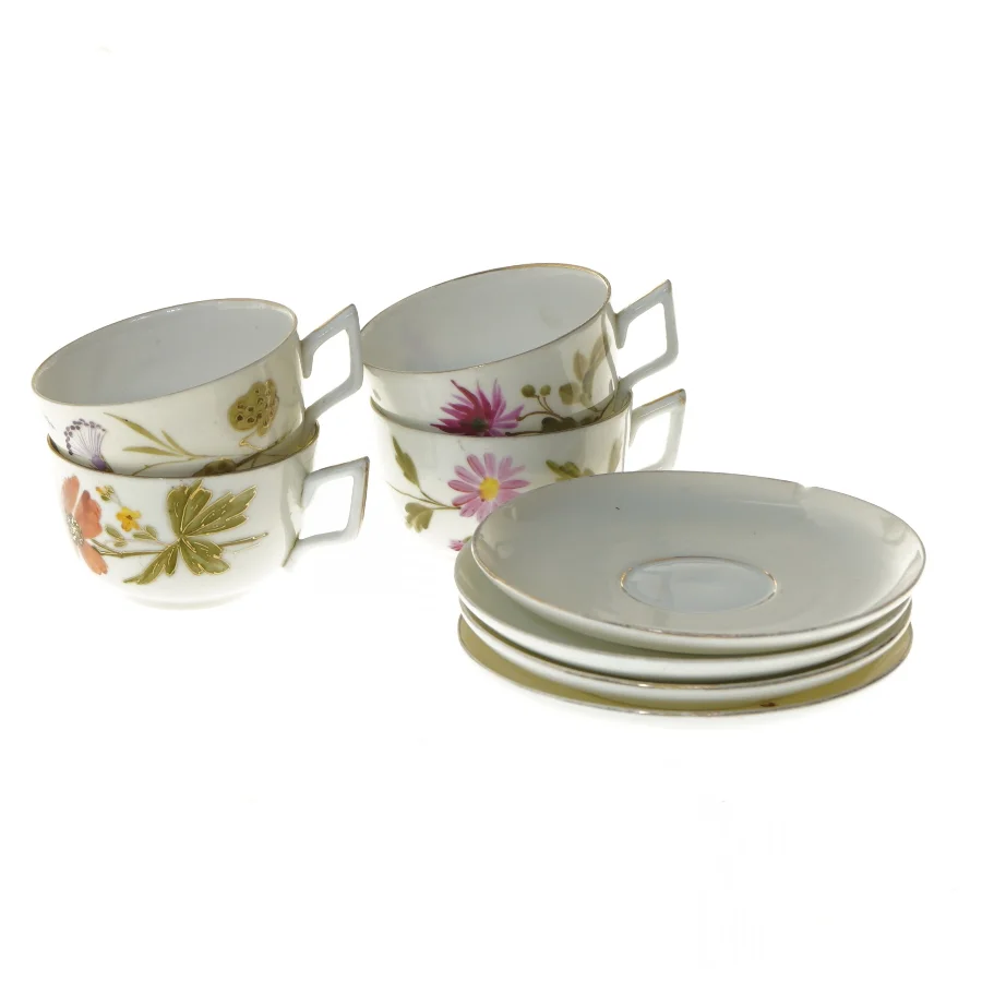 Sæt med 4 porcelænskopper og underkopper (str. Ø 13,5 og 5,5xØ 9 cm)