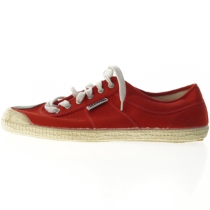 Brugte røde lærredssko fra Kawasaki (str. 47 )