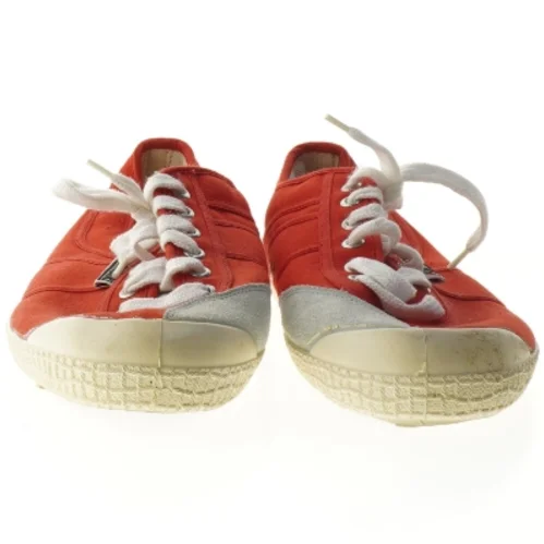 Brugte røde lærredssko fra Kawasaki (str. 47 )