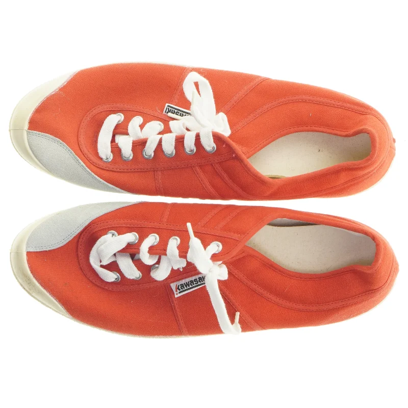 Brugte røde lærredssko fra Kawasaki (str. 47 )