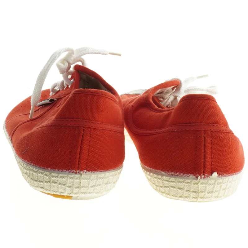 Brugte røde lærredssko fra Kawasaki (str. 47 )