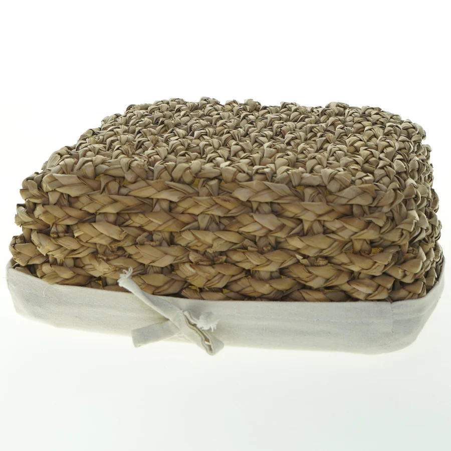 Flettet kurv med stofindsats (str. 25 x 25 cm)